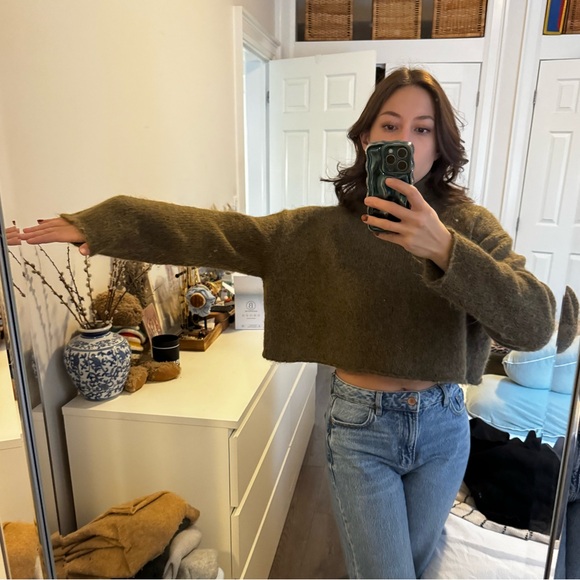 Zara sweater (medium) - Picture 3 of 4